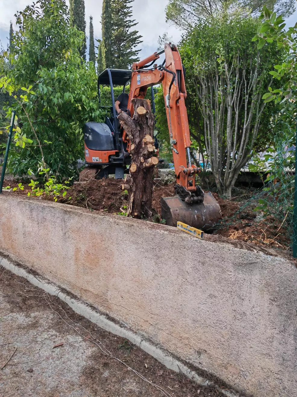 Petit terrassement sur restanque